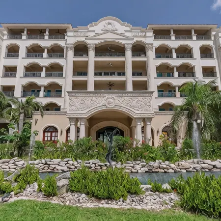Affordable Beachfront Luxury 3 Br Condo 4TH FL the Famous   Landmark  of Cozumel