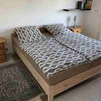 Modern, quietly located vacation apartment with sea view + close to the beach, fully air-conditioned Rooms