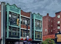 Downtown King Bed Suite- Very Walkable- Flexible Cancellation