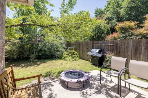 Spacious 4-Bedroom Home Away from Home with Hot Tub! - 방갈로