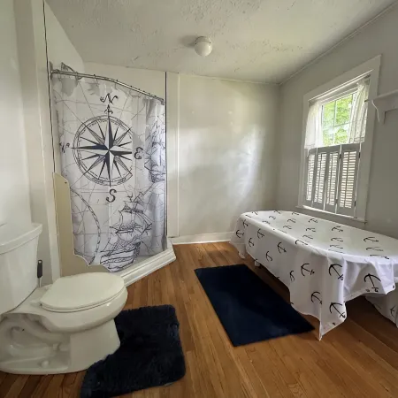 Captain's Guest Room. Authenticity. Value. Near Everything. No Fees.