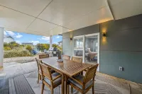 NEW! 1 minute to beach-Ocean Views-Hot Tub-Waffles for Breakfast - 4-Star