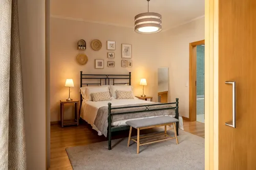 Golf, beach, country and city. Central and modern for up to 5 guests - 4-Star