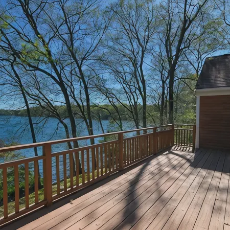 Waterfront Mashpee 5Bed/3Bath house with AC and WiFi w/ Private Beach