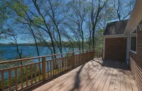 Waterfront Mashpee 5Bed/3Bath house with AC and WiFi w/ Private Beach