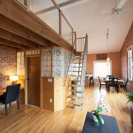 Historic Apartment Downtown Kingston