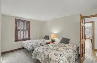 Harborview! Sleeps up to 10. Spa and beside The Bean! - Homestays