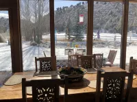 Gorgeous Pet-friendly Boutique Ranch ! Next to  skiing, fishing, rafting - Hot Tub