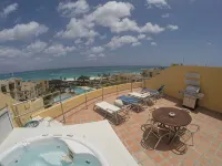 Spacious Penthouse in Paradise, Huge Villa ~ Eagle Beach, rooftop hot tub!