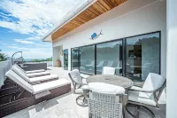 Brand New 7 Bedroom Luxury Villa Prime Location on the South End of Jaco Beach - บังกะโล