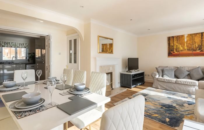Abingdon House - 4 Br on the Marina