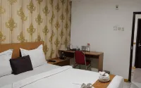 Votel Hotel De'Pratnya Kediri - Pools
