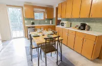 Hoffmaster Hideaway~ Near Hoffmaster State Park ~Pet Friendly~ Golf Course - Homestays