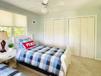 3 Levels w/ Mountain Views, 5 Mins to Stratton Base, Sauna, Firepit, ACs