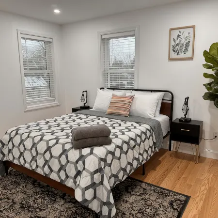 Luxury and Modern  Apt near Mall/ Hospital Hotels in Danvers