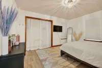 Modern 3 BR Minutes to WI Statefair, MKE Zoo, Brewers, & Hospital - พร้อมWifi