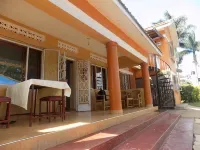 Livani Beach Motel - Motels
