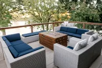 Stunning Luxury@Lakehouse Mansion w Pool&Spa10min from airport 20min dwntwn - สระว่ายน้ำส่วนตัว