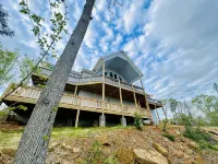 New! Private 5BR 5,000 SqFt Lake House on 7 Acres