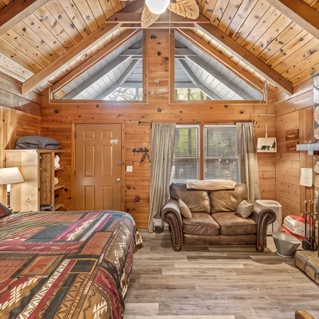 Bear Paw Cottage #1Pet Friendly Only 4 Miles from Beautiful Downtown Helen!
