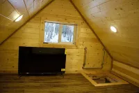 Petite Cabin With Ladder Loft - 샬레 호텔