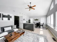 Bright 1Br in Historic Home Walk to UM & Downtown Mid-Term Stays Allowed - Condos