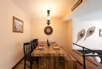 Beautiful Condo - Riverfront-Slopeside-Walk to Resort-On Bus Route - 부티크
