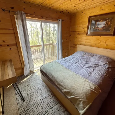 Cozy cabin retreat in NW Lake Leech area
