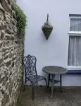 18th Century Cottage On Waterfront, Panoramic Sea Views, Courtyard Garden - 3-Star