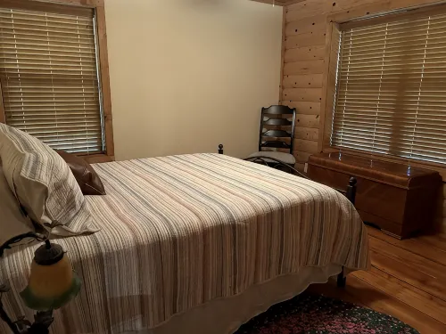 Comfy Rustic Cabin 1-2 Miles from Lake Texoma is Ready and Fully Stocked for 8+! - Wi-Fi