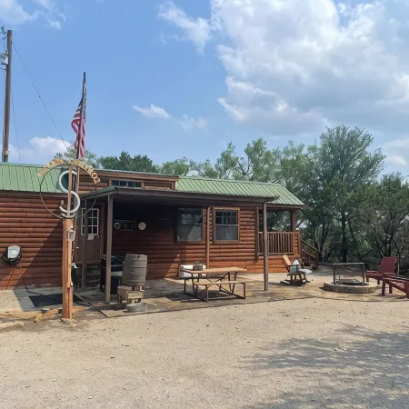 Quiet cabin on the Brazos