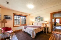 Relax in Nature's Beauty: Private Log Cabin w/ Two Spacious, Open Living Areas - Gym