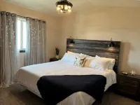 Luxury Stay w/ Movie Room, Coffee Bar, 2 King Suites, Firepit — Black Hills View - Homestays
