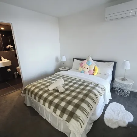 2B2B1C Apartment with Stunning Lake Views