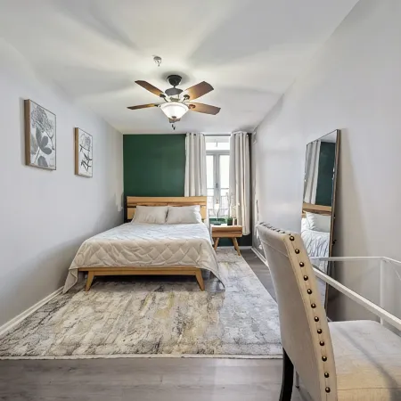 Luxury Mid-century Condo, Cozy & Fully Remodeled. Stocked with Many Extras!