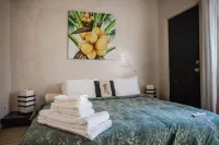 Clean & Comfy Casita with Super Fast WiFi, A/C, Private Patio and Parking. - บังกะโล