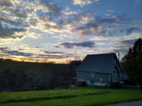Chalet Haus. 5 min from the Ark Encounter. Room for 10 with gameroom and deck. - 3-Star