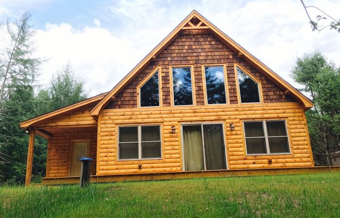 Riverfront Ski Chalet Cabin only minutes to Sunday River Resort & Trails Galore!