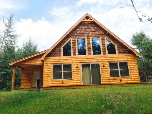 Riverfront Ski Chalet Cabin only minutes to Sunday River Resort & Trails Galore! - Wifi