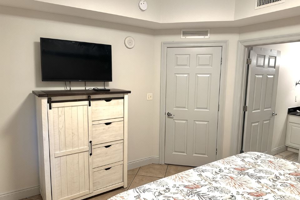 Photo 4 of 6