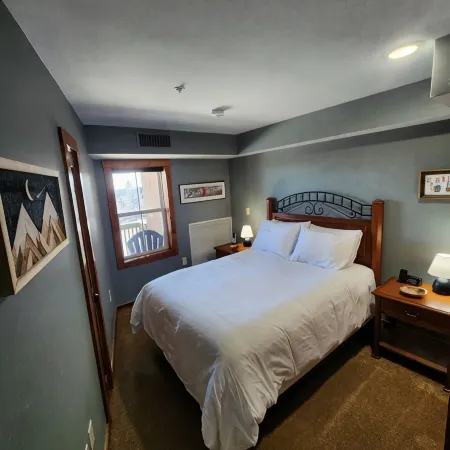 Highland Hideaway - Slope Side - Mountain Views