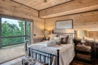 Where Mountain Magic Meets Luxury: 12 min from Blue Ridge!Sleeps 13! - Tiny houses