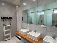 KM Hostel Hotel dekat Bundaran Air Mancur