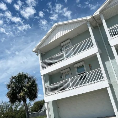 The Sea Pony Gulf Views, King Suites & Walk to Beach in Mexico Beach Florida
