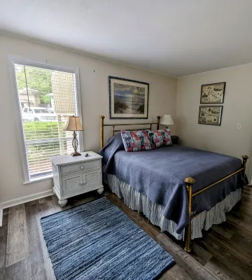 DAPHNE -  MOBILE BAY CONDO - Great location - Homestays