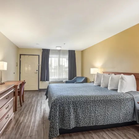 Econo Lodge Inn & Suites Lodi - Wine Country Area