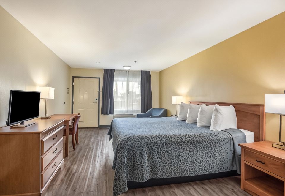 Econo Lodge Inn & Suites Lodi - Wine Country Area - Housity