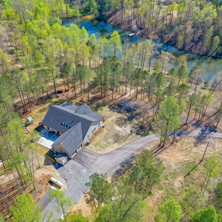 Private Heated Pool, Fishing Pond, Zip Line. Private 10 Acre Getaway!
