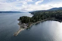 Stunning views, Strong Wi-fi, and Private Beach! - 4-Star