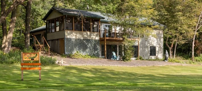 Private home on 18th hole of Beautiful Butternut Hills. 25 Minutes to Hayward! Hotels in Washburn County